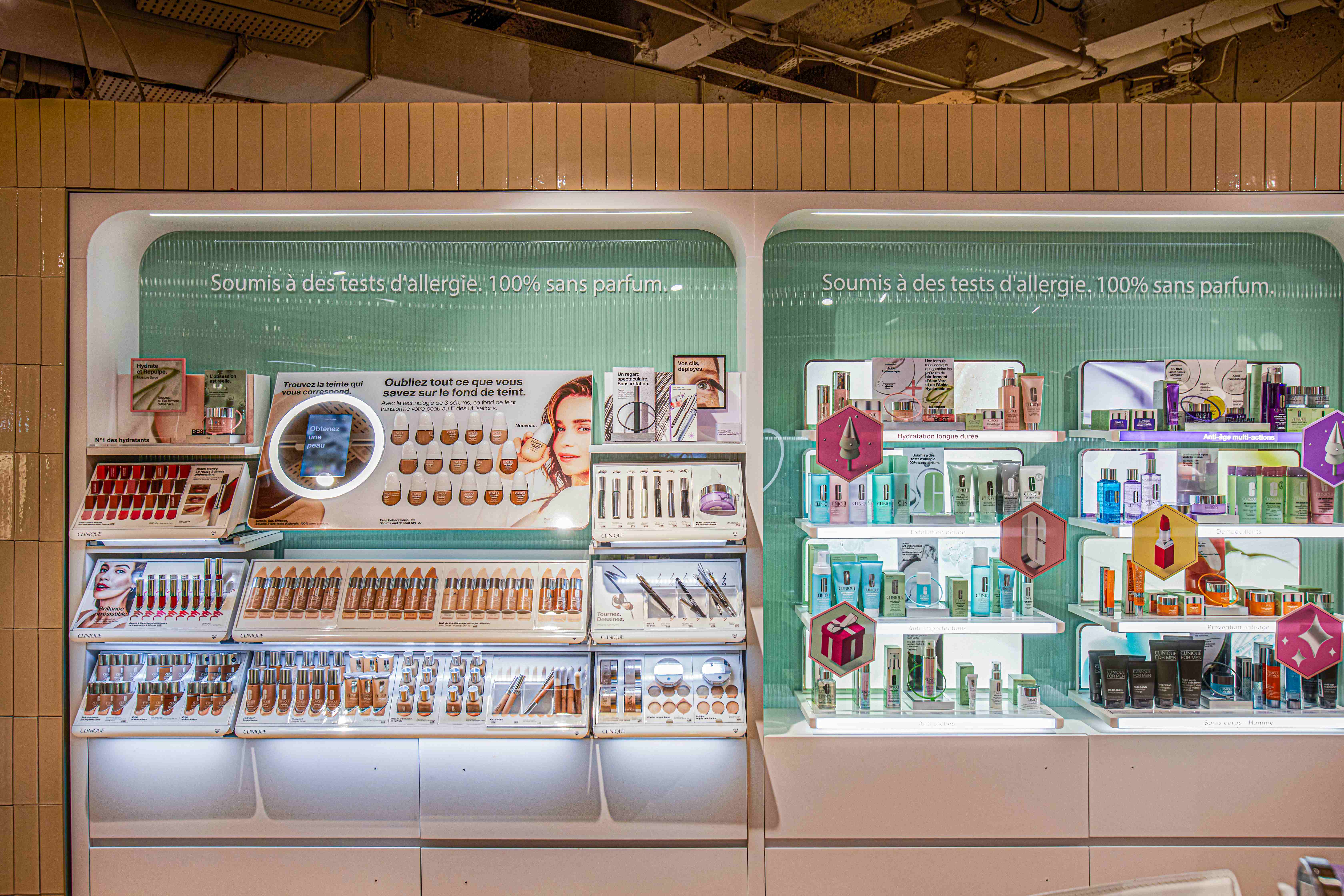 Photo du mural Clinique aux Galeries Lafayette Haussmann Paris