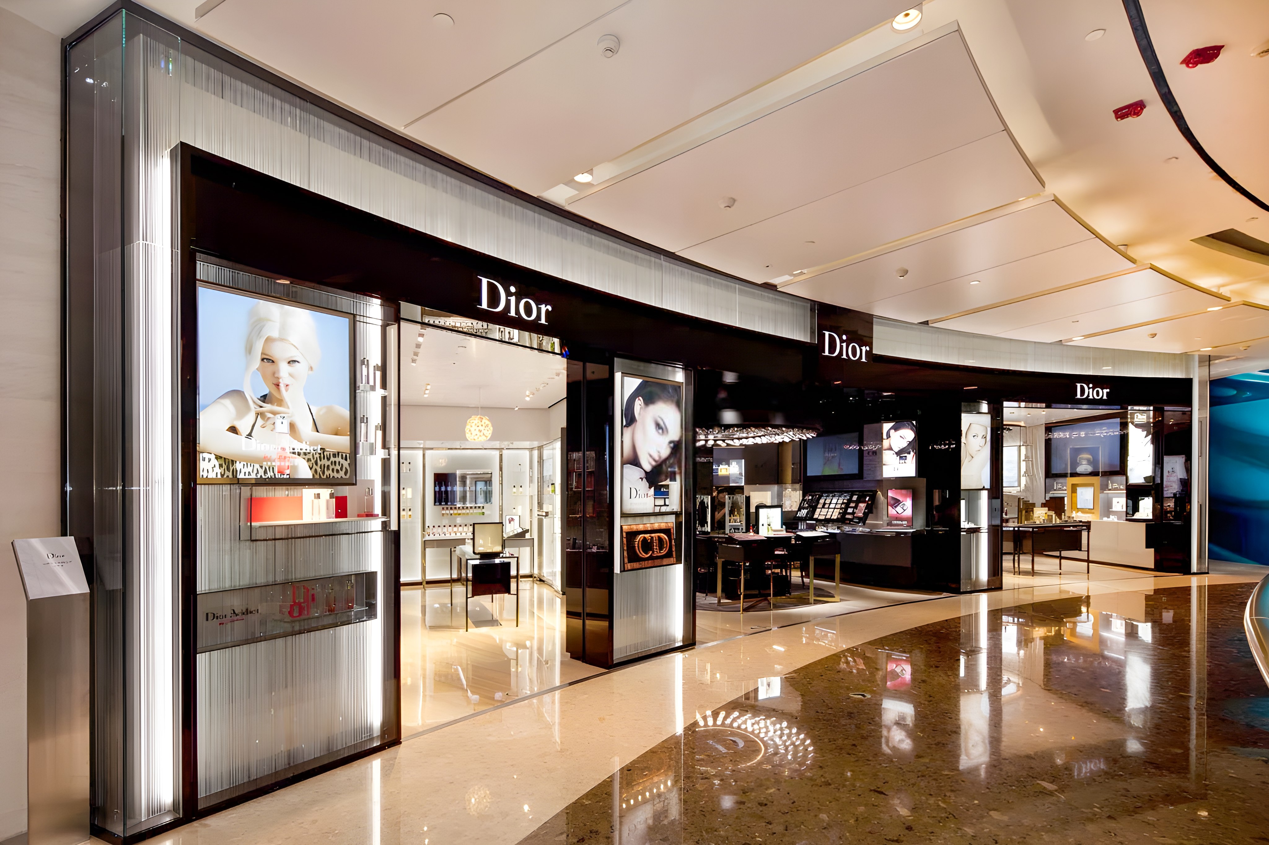 Photo de la façade de la boutique Dior IFC Shanghai